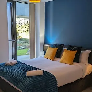 Apartment Premium Offers L Last-minute L Remigro Short Lets L 1 Bed Flat L Royal Docks L Airport & Excel L 2 Bed St Albans L Family Friendly L Near Bus Stop L Centre L Book Today With Remigro, London