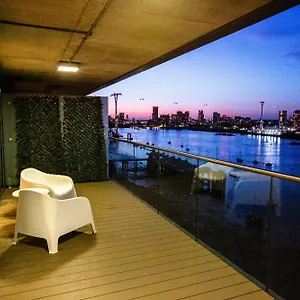Apartment Waterfront- Greenwich O2 Arena 2 Bed Flat, London